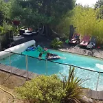 Forest Avec Piscine Dans Les Gorges Du Verdon En Provence Кенсон
